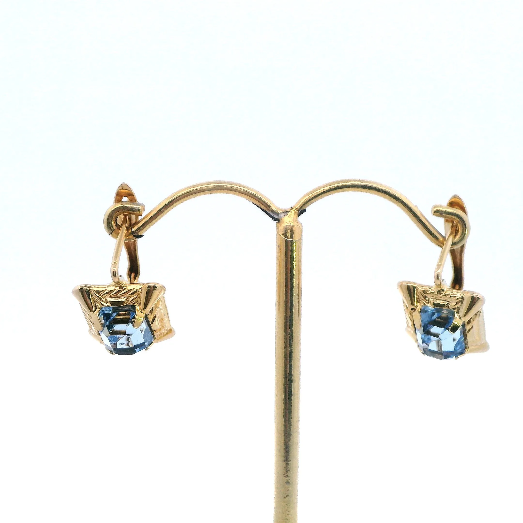 Elegant 14ct Yellow Gold Glass Earrings