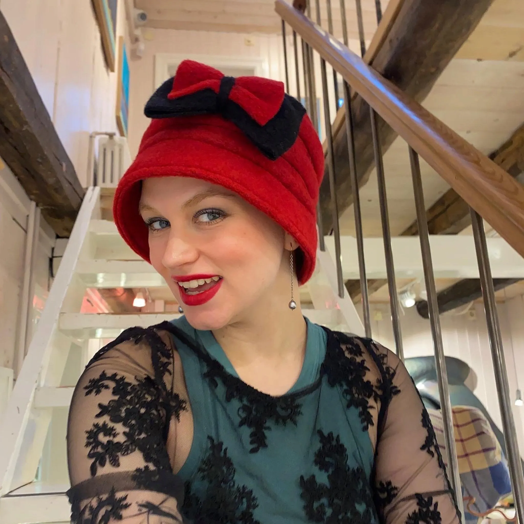 Elisabet - wool hat - red/black